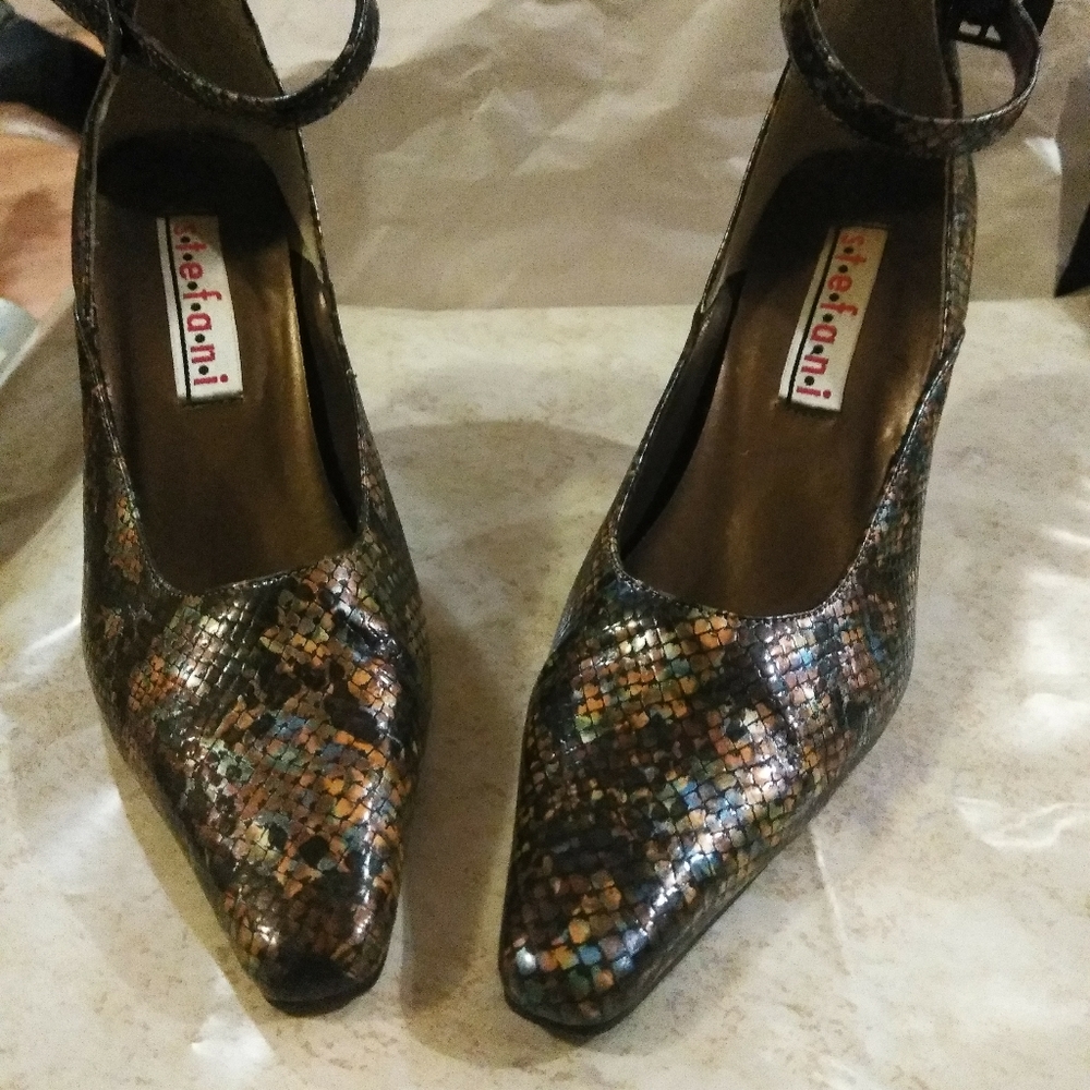 Shoes - Picture 2 of 3